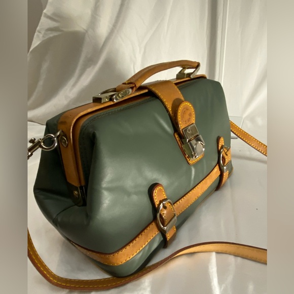 Hunting World Vintage Sage Green Frame Opening CrossBody or Top Handle Handbag. - Picture 5 of 8